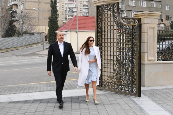 Prezident İlham Əliyev və birinci xanım Mehriban Əliyeva Yeni Günəşlidə “Xanım Fatimeyi Zəhra” məscidinin yeni binasında yaradılan şəraitlə tanış olublar